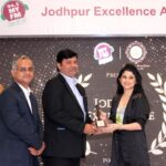 Saba Khan Instagram - It was absolutely pleasure to be the Chief Guest and to present Awards to 35 awardees in Jodhpur 94.3 MyFM Excellence Awards 2021. I am glad to meet lovely people of Jodhpur for the second time. And loved interacting the amazing team of MyFAM. . . Thank you for having me 😊 . . #jodhpur #award #awardshow #sabakhan #chiefguest