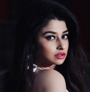 Saba Khan Instagram - Sell your cleverness and buy bewilderment
.
.
.
#sabakhan #liveandletlive