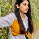 Saba Khan Instagram - I am going to make everything around me beautiful ❤️ . Outfit- @sallu_store_ . . . #sabakhan #beauty #lifequotes