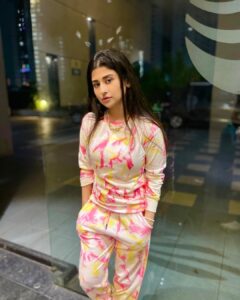 Saba Khan Instagram - The less you give a dam the happier you will be 😘
.
.
Outfit- @sallu_store_ 
.
.
#sabakhan #happiness