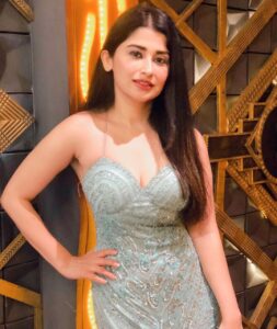 Saba Khan Instagram - About last night ❤️
.
Styledby: @arjunkumar_offical
Outfitby: @manishkumar330_
.

.
.
#sabakhan