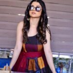 Saba Khan Instagram - Realize you are not here to please everyone 😘 . . . . #sabakhan #live #love #laugh