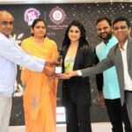 Saba Khan Instagram - It was absolutely pleasure to be the Chief Guest and to present Awards to 35 awardees in Jodhpur 94.3 MyFM Excellence Awards 2021. I am glad to meet lovely people of Jodhpur for the second time. And loved interacting the amazing team of MyFAM. . . Thank you for having me 😊 . . #jodhpur #award #awardshow #sabakhan #chiefguest