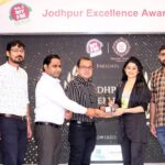Saba Khan Instagram - It was absolutely pleasure to be the Chief Guest and to present Awards to 35 awardees in Jodhpur 94.3 MyFM Excellence Awards 2021. I am glad to meet lovely people of Jodhpur for the second time. And loved interacting the amazing team of MyFAM. . . Thank you for having me 😊 . . #jodhpur #award #awardshow #sabakhan #chiefguest