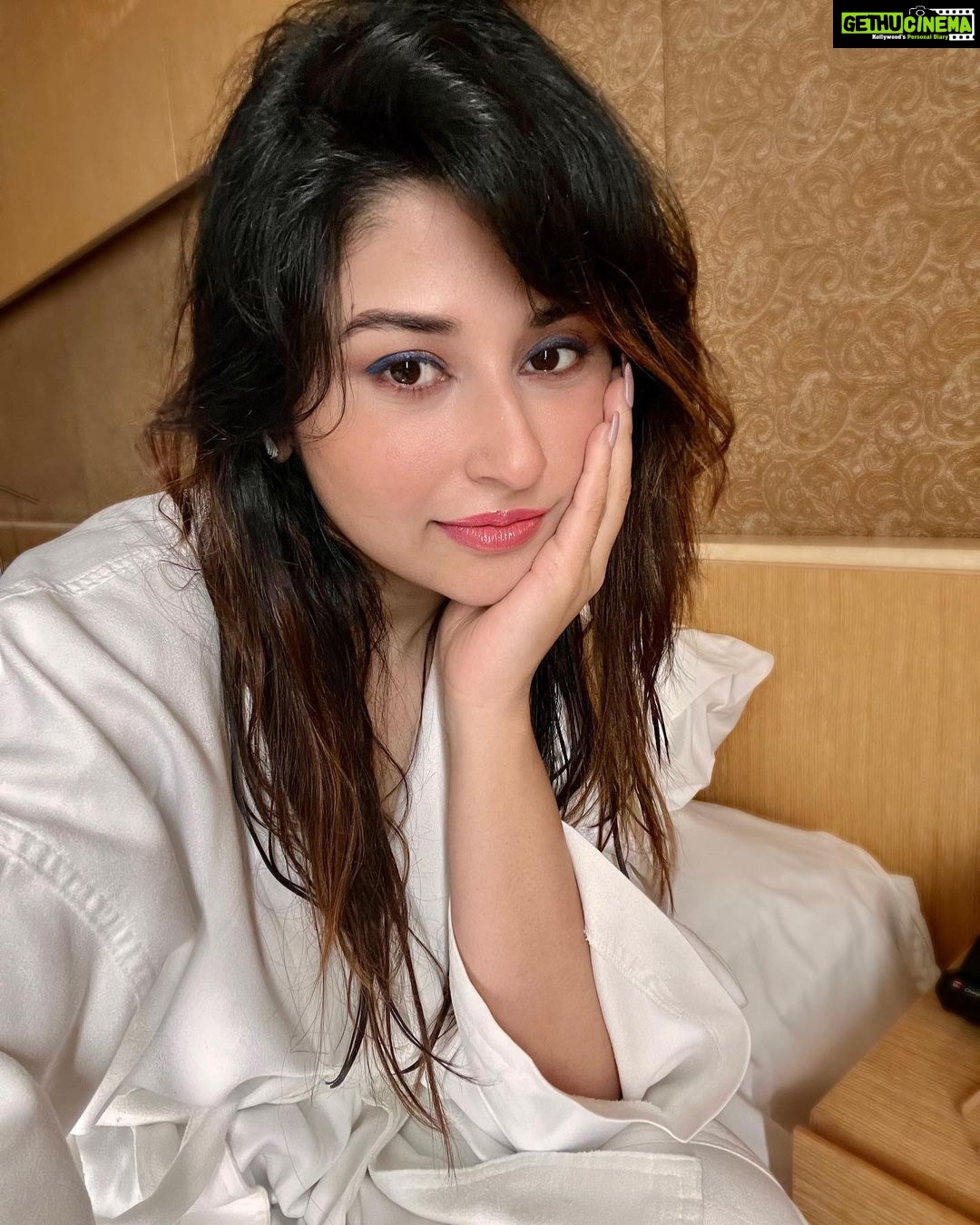 Saba Khan Instagram - Keeping it simple 🥰 . . . #sabakhan