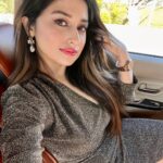 Saba Khan Instagram - To shine your brightest light is to be who you truly are ⭐️ . . #sabakhan #happiness #love #peace