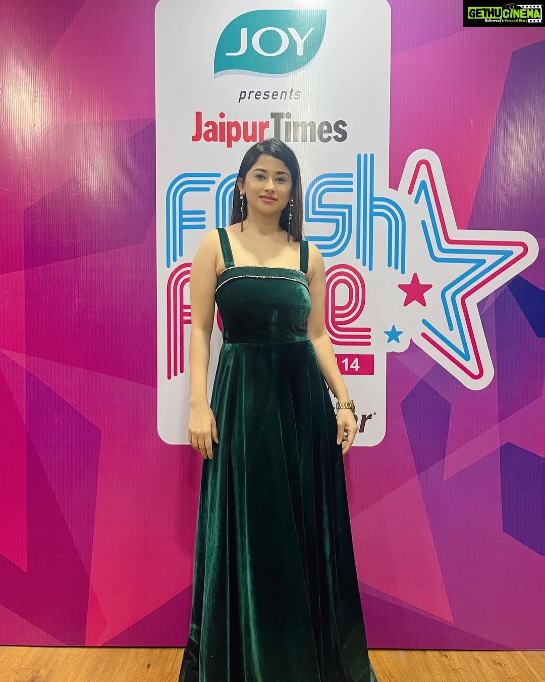 Saba Khan Instagram - It was wonderful to be part of jury for #timesfreshfaceseason14 @times.jaipur . Outfit - @shivayu_official Make up - @somyamakeupartist . #sabakhan