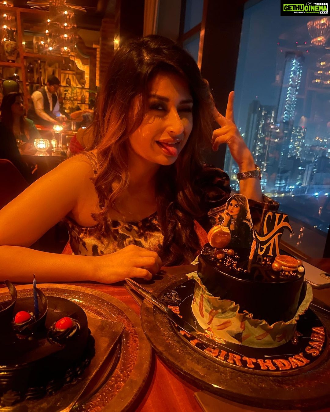 Saba Khan Instagram - I have loved the stars too fondly to be fearful of the night 😘 . Outfit- @fashionstruc Mua - @makeup_by_batul Hair - @hairstylist_yogita_09 St. Regis Hotel