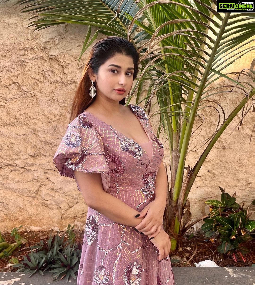 Saba Khan Instagram - Create your own magic 🪄 . . Designer - @the_adhya_designer . #sabakhan #trending