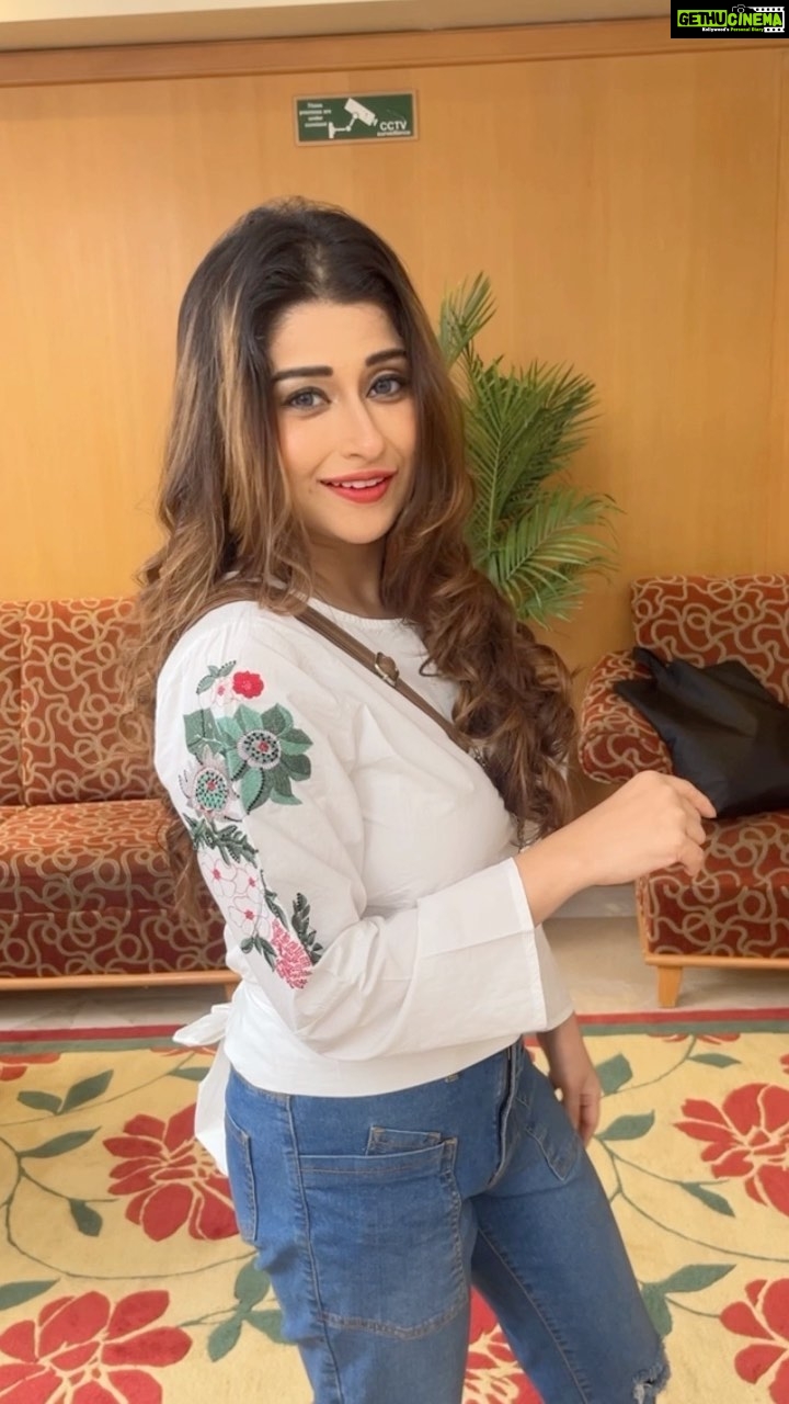 Saba Khan Instagram - Just for fun 🤪 . . #sabkhan #trend