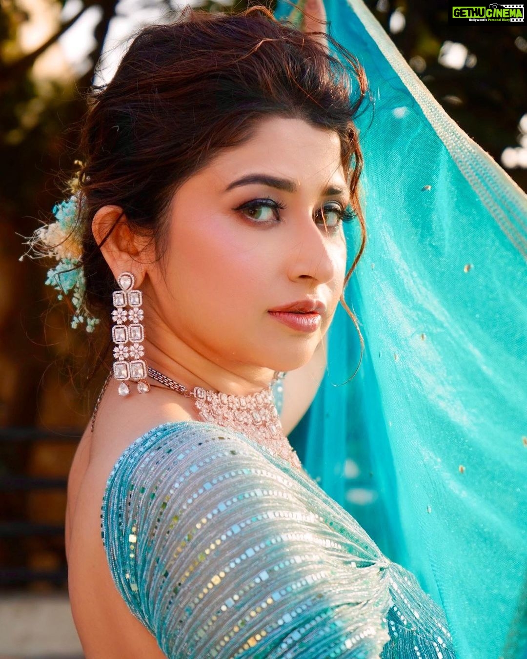 Saba Khan Instagram - My magical world 🌍 ⭐️ . . . #sabakhan #love #beauty