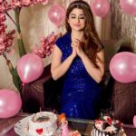 Saba Khan Instagram - Happy birthday to me 🥰 Special birthday because this one is in Ramzan 😇 . #thankyouAllah #thankyouall #grateful #gratitude #loveyouall #thankyoumyfamily❤️ #myfam #myfriends Happy Birthday