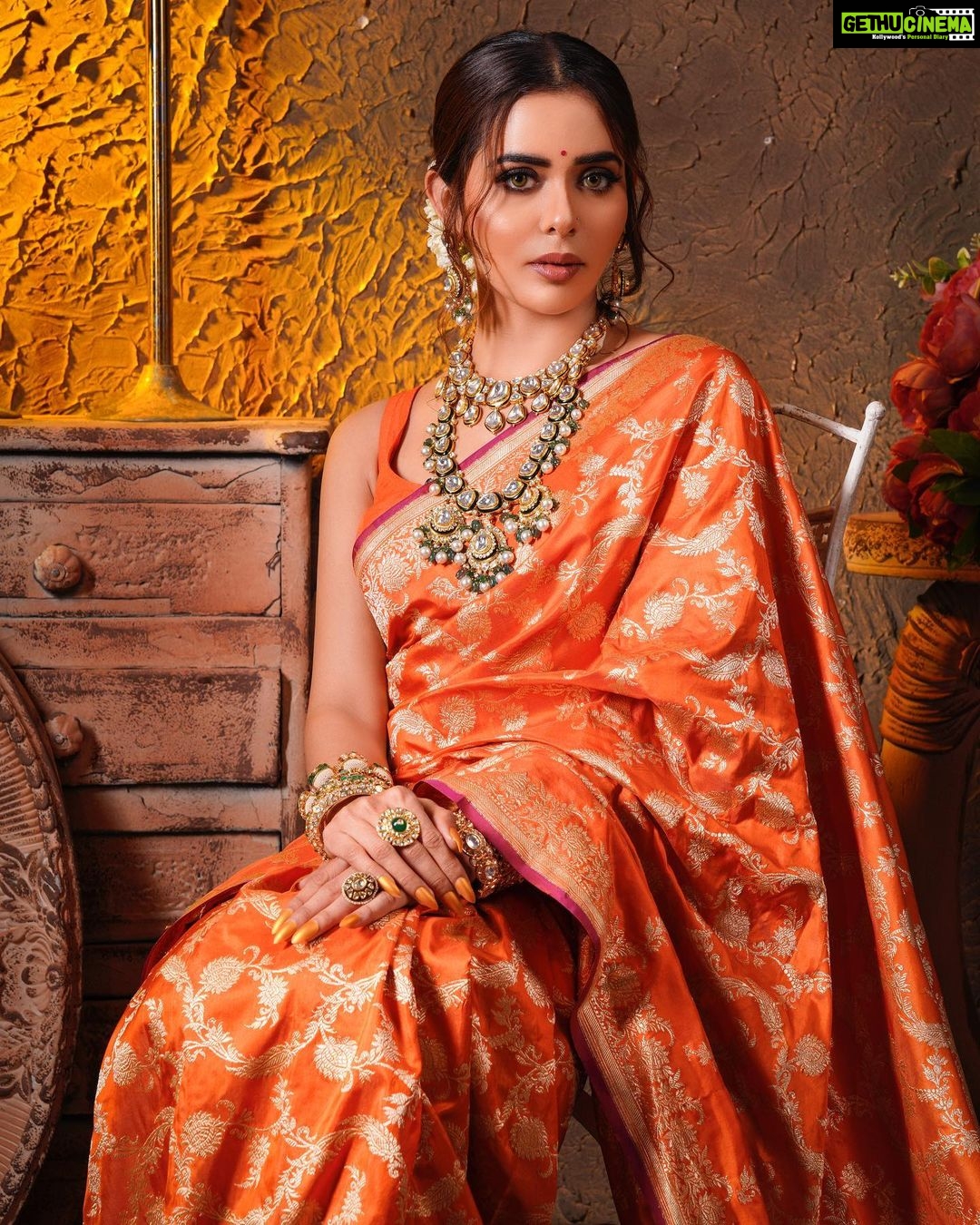 Sana Sayyad Instagram - NAVRATRI:- DAY 7 featuring @sana_sayyad29 as the Modern Indian Goddess where she represents the color ORANGE 🧡 . Shoot Concept & Designed By:- @nehaadhvikmahajan @bridalsbynam . 💄MUA , Hair & Styling :- @nehaadhvikmahajan . 🥻Saree :- @kankatala_ . 💍Jewelery :- @pooja_diamond . 🎥:- @abhay_r_kirti . Makeup :- @maybelline . Managed By :- @allboutcommunication . #sanasayyad #makeup #ootd #nehaadhvikmahajan #makeupbyme💄 #nammakeovers #bride #to #be #bridal #look #bridalmakeupartist #destinationweddingmakeupartist #weddingmakeup #hair #hairstyling #nammakeovers #bollywood #television #makeupartist #mumbai #traveller #all #over #the #globe