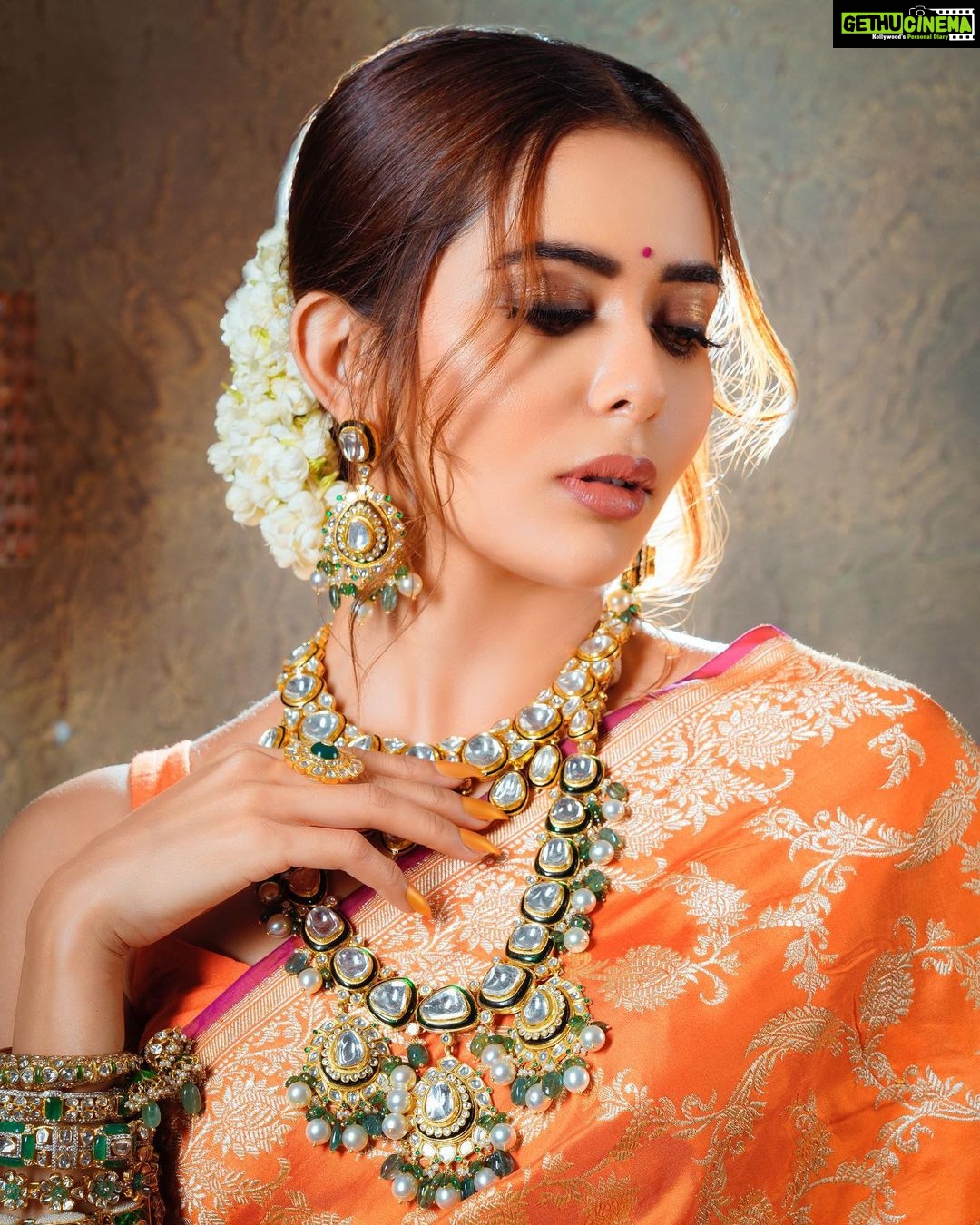 Sana Sayyad Instagram - NAVRATRI:- DAY 7 featuring @sana_sayyad29 as the Modern Indian Goddess where she represents the color ORANGE 🧡 . Shoot Concept & Designed By:- @nehaadhvikmahajan @bridalsbynam . 💄MUA , Hair & Styling :- @nehaadhvikmahajan . 🥻Saree :- @kankatala_ . 💍Jewelery :- @pooja_diamond . 🎥:- @abhay_r_kirti . Makeup :- @maybelline . Managed By :- @allboutcommunication . #sanasayyad #makeup #ootd #nehaadhvikmahajan #makeupbyme💄 #nammakeovers #bride #to #be #bridal #look #bridalmakeupartist #destinationweddingmakeupartist #weddingmakeup #hair #hairstyling #nammakeovers #bollywood #television #makeupartist #mumbai #traveller #all #over #the #globe