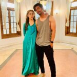 Sana Sayyad Instagram - One month already 🥺❤️ They say Time flies when you’re in the place you’re meant to be , I couldn’t agree more . Thankyouuu @sehban_azim for being a lovely human being , for uplifting my spirit , for being a supportive costar .Thankyou @ashviniyardi for giving me sejal . Thankyou @shashank429 @abhishek28dop @hrishidp and the entire team for making this happen . Only love and gratitude in my heart for #spybahu ❤️🥺