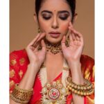 Sana Sayyad Instagram - 🧡🧡 CONCEPTUALISED BY :- @nehaadhvikmahajan #nammakeovers . 💄MUA, HAIR & STYLING:- @nehaadhvikmahajan . MAGAZINE:- @wedlookmagazine . . MAKEUP BRAND :- @forever52india . OUTFIT:- @neerusindia. . JEWELLERY:- @shriparamanijewels . PHOTOGRAPHY:- @omkar.kocharekar . VIDEOGRAPHER:- @ashish_sawant_