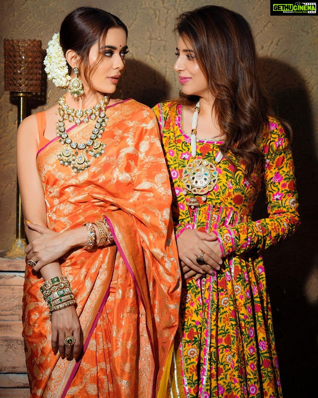 Sana Sayyad Instagram - 🧡🧡🧡 @sana_sayyad29 . Shoot Concept & Designed By:- @nehaadhvikmahajan @bridalsbynam . 💄MUA , Hair & Styling :- @nehaadhvikmahajan . 🥻Saree :- @kankatala_ . 💍Jewelery :- @pooja_diamond . 🎥:- @abhay_r_kirti . Makeup :- @maybelline . Managed By :- @allboutcommunication . #sanasayyad #makeup #ootd #nehaadhvikmahajan #makeupbyme💄 #nammakeovers #bride #to #be #bridal #look #bridalmakeupartist #destinationweddingmakeupartist #weddingmakeup #hair #hairstyling #nammakeovers #bollywood #television #makeupartist #mumbai #traveller #all #over #the #globe