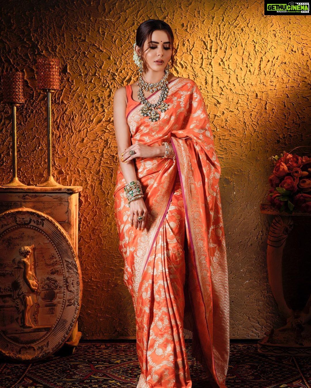 Sana Sayyad Instagram - NAVRATRI:- DAY 7 featuring @sana_sayyad29 as the Modern Indian Goddess where she represents the color ORANGE 🧡 . Shoot Concept & Designed By:- @nehaadhvikmahajan @bridalsbynam . 💄MUA , Hair & Styling :- @nehaadhvikmahajan . 🥻Saree :- @kankatala_ . 💍Jewelery :- @pooja_diamond . 🎥:- @abhay_r_kirti . Makeup :- @maybelline . Managed By :- @allboutcommunication . #sanasayyad #makeup #ootd #nehaadhvikmahajan #makeupbyme💄 #nammakeovers #bride #to #be #bridal #look #bridalmakeupartist #destinationweddingmakeupartist #weddingmakeup #hair #hairstyling #nammakeovers #bollywood #television #makeupartist #mumbai #traveller #all #over #the #globe