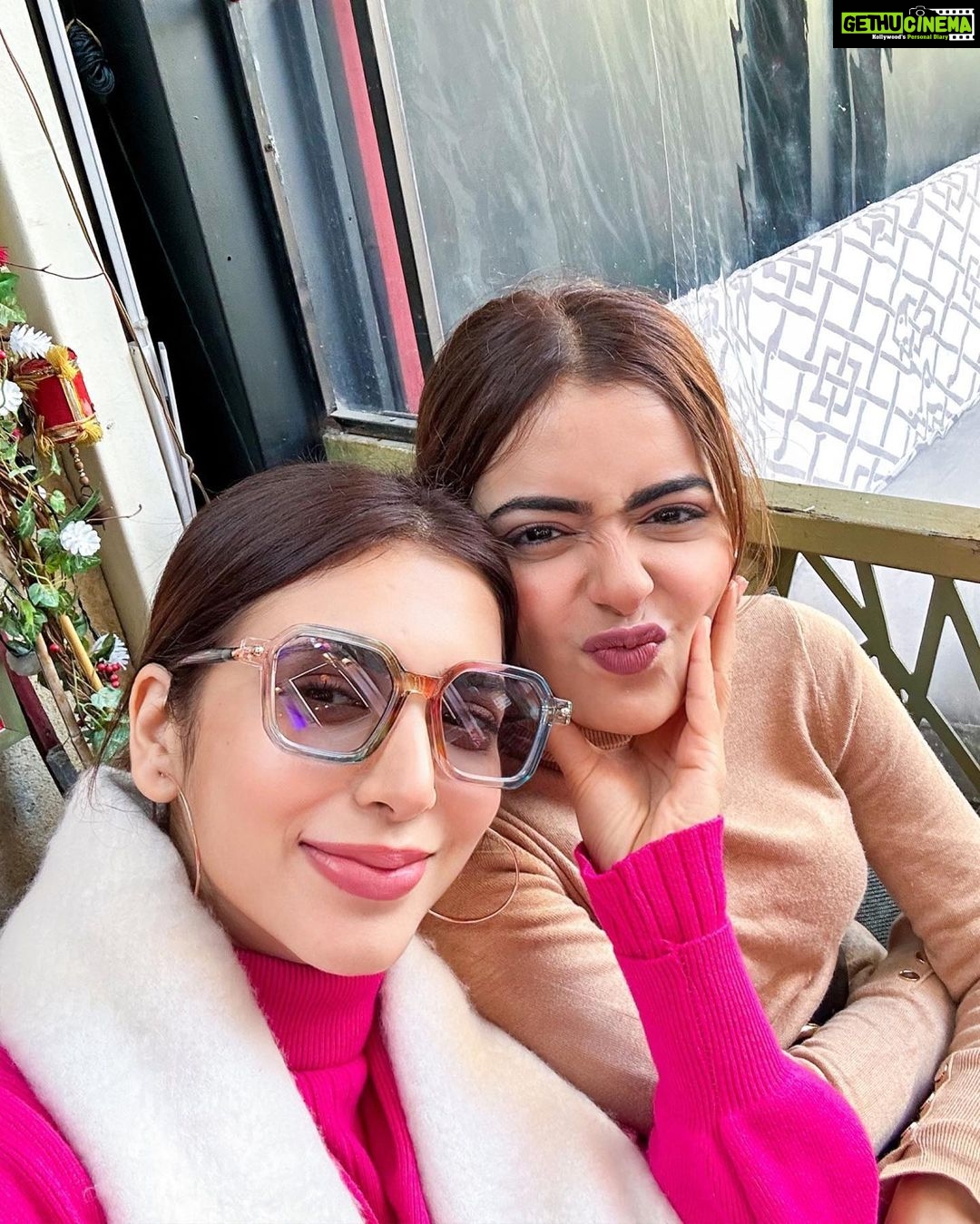 Sana Sayyad Instagram - Sanupie 💖💖💖 . . . #nehaadhvikmahajan #sanasayyad #turkey #istanbul🇹🇷 #vacation #diaries Kusadası