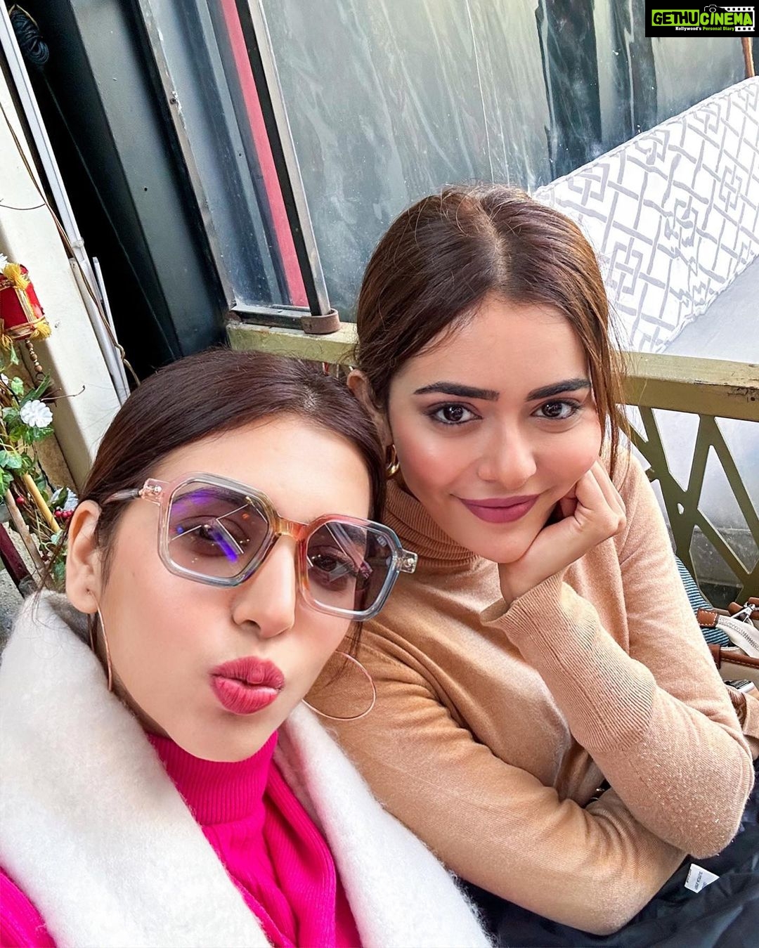 Sana Sayyad Instagram - Sanupie 💖💖💖 . . . #nehaadhvikmahajan #sanasayyad #turkey #istanbul🇹🇷 #vacation #diaries Kusadası