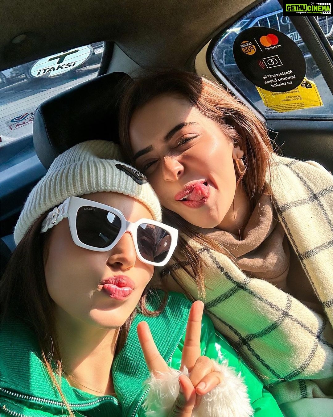 Sana Sayyad Instagram - Just Us Chilling Together ♥️♥️ . . . . . 👗:- @wanderlustbysahiba . #turkey🇹🇷 #istanbul #diaries #nehaadhvikmahajan #adhvikmahajan #sanasayyad #imaadshamsi İstanbul Turkey