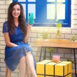 Sanaya Irani Instagram - Colourful. Magical. Delightful. That’s how I will describe my #vivoV25 @vivo_india has expertly designed this phone and it comes with Color-Changing Fluorite AG Glass Design. #DelightEveryMoment #vivo