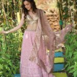 Sanaya Irani Instagram - Feeling pretty in pink ☺️☺️. #bts dholna Outfit @gopivaiddesigns