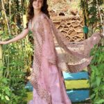 Sanaya Irani Instagram - Feeling pretty in pink ☺️☺️. #bts dholna Outfit @gopivaiddesigns