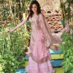 Sanaya Irani Instagram - Feeling pretty in pink ☺️☺️. #bts dholna Outfit @gopivaiddesigns