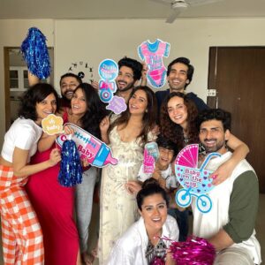 Sanaya Irani Instagram - Celebrating these cuties @vinnyaroradhoopar @dheerajdhoopar and the cutie on it’s way 👶 ❤️❤️. @iridhidogra @hegdeg @iakshaydogra @sakshi0801 @itsmohitsehgal #pahsmeen