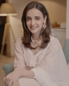 Sanaya Irani Instagram - Eid Mubarak 🌙. Love, happiness and prosperity to all.