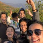 Sanaya Irani Instagram - And it was a very Happy New Year. Here’s wishing everyone a happy 2023. May all your dreams and wishes for the coming year be fulfilled. @dhamidrashti @khemkaniraj @kinnikamat @alok_kamat.