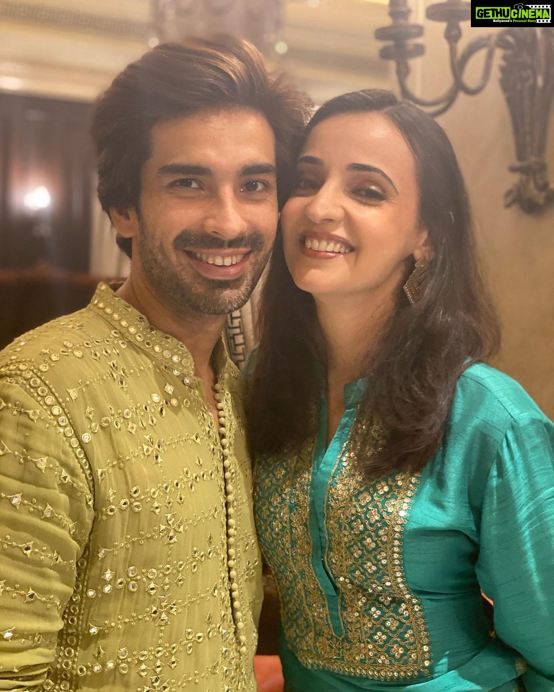 Sanaya Irani Instagram - Here’s Wishing everyone a very Happy and Prosperous Diwali 🪔.