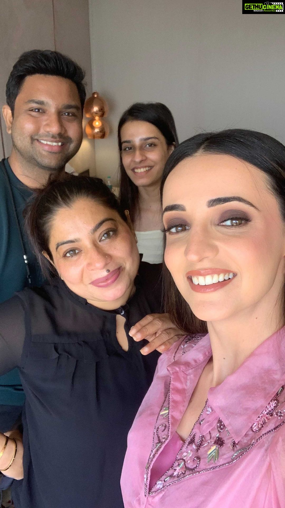 Sanaya Irani Instagram - Getting ready for something fun coming up 😀😀. @malcolm_m_fernandes @shab_qureshi786