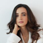 Sanaya Irani Instagram - Simplicity 😊 Clicked by @ayushdas Make up @malcolm_m_fernandes Hair @shab_qureshi786 Stylist @nakhrevakhre Asst stylist @fusionandfashion07