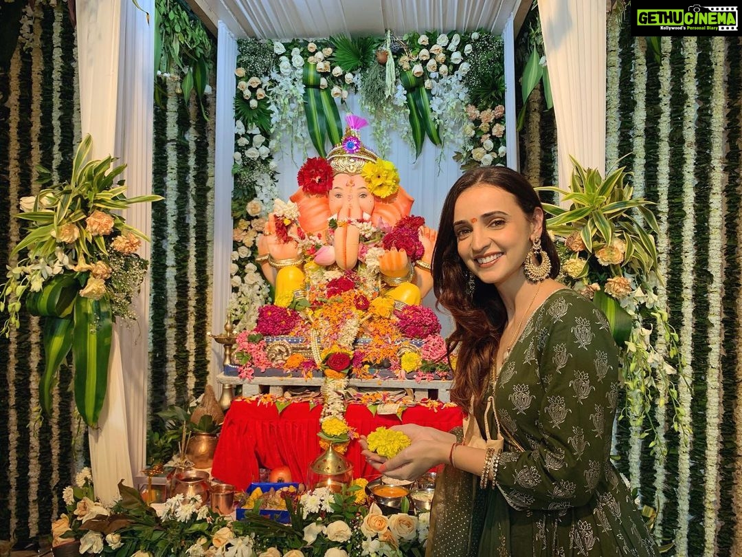 Sanaya Irani Instagram - Ganpati Bappa Morya 🙏🙏. Thank you all for the wonderful Darshan, the warm welcome and delicious food ❤️. @mahajankinshuk17 @divyakmahajan @ek_ek_ekoo @nehaswamibijlani @arjunbijlani .