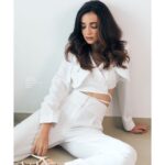 Sanaya Irani Instagram - Clicked by @ayushdas Make up @malcolm_m_fernandes Hair @shab_qureshi786 Styling @nakhrevakhre Asst stylist @fusionandfashion07 Outfit @white_by_dinaaz
