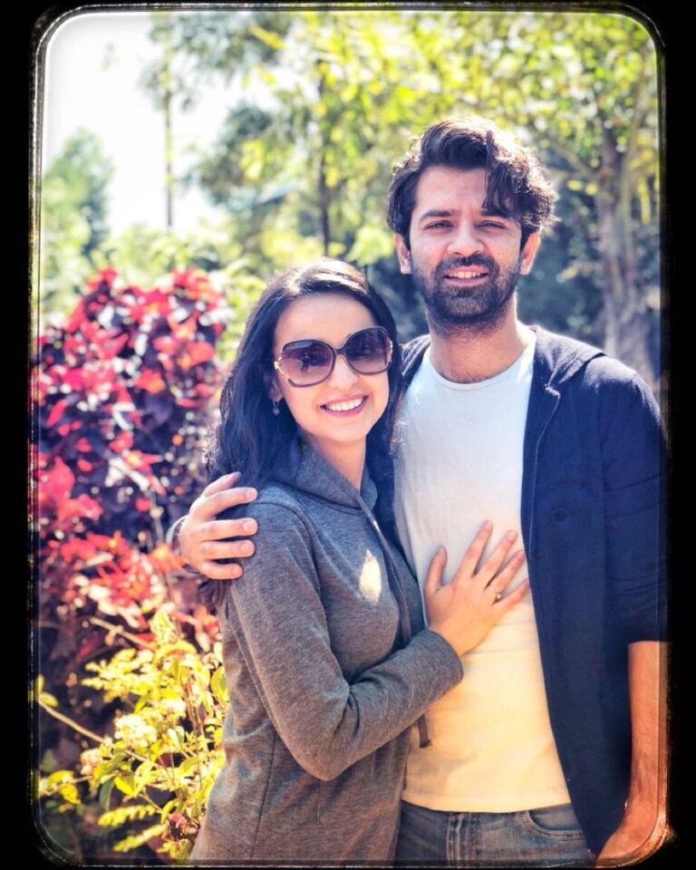 Sanaya Irani Instagram - Happy Birthday to the man who can never keep a straight face for a picture 🥳🥳. Puraani picture for puraani dosti. Here’s wishing nothing but love, luck and happiness to this special human in my life ❤️🤗🤗🥰. @barunsobti_says