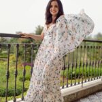 Sanaya Irani Instagram - The mandatory dress flip. Happy 2.7 million to me 😊😊.