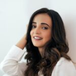 Sanaya Irani Instagram - Adding a little white to Christmas season 🎄 ❄️ ⛄️. Clicked by @ayushdas Make up @malcolm_m_fernandes Hair @shab_qureshi786 Stylist @nakhrevakhre Asst stylist @fusionandfashion07