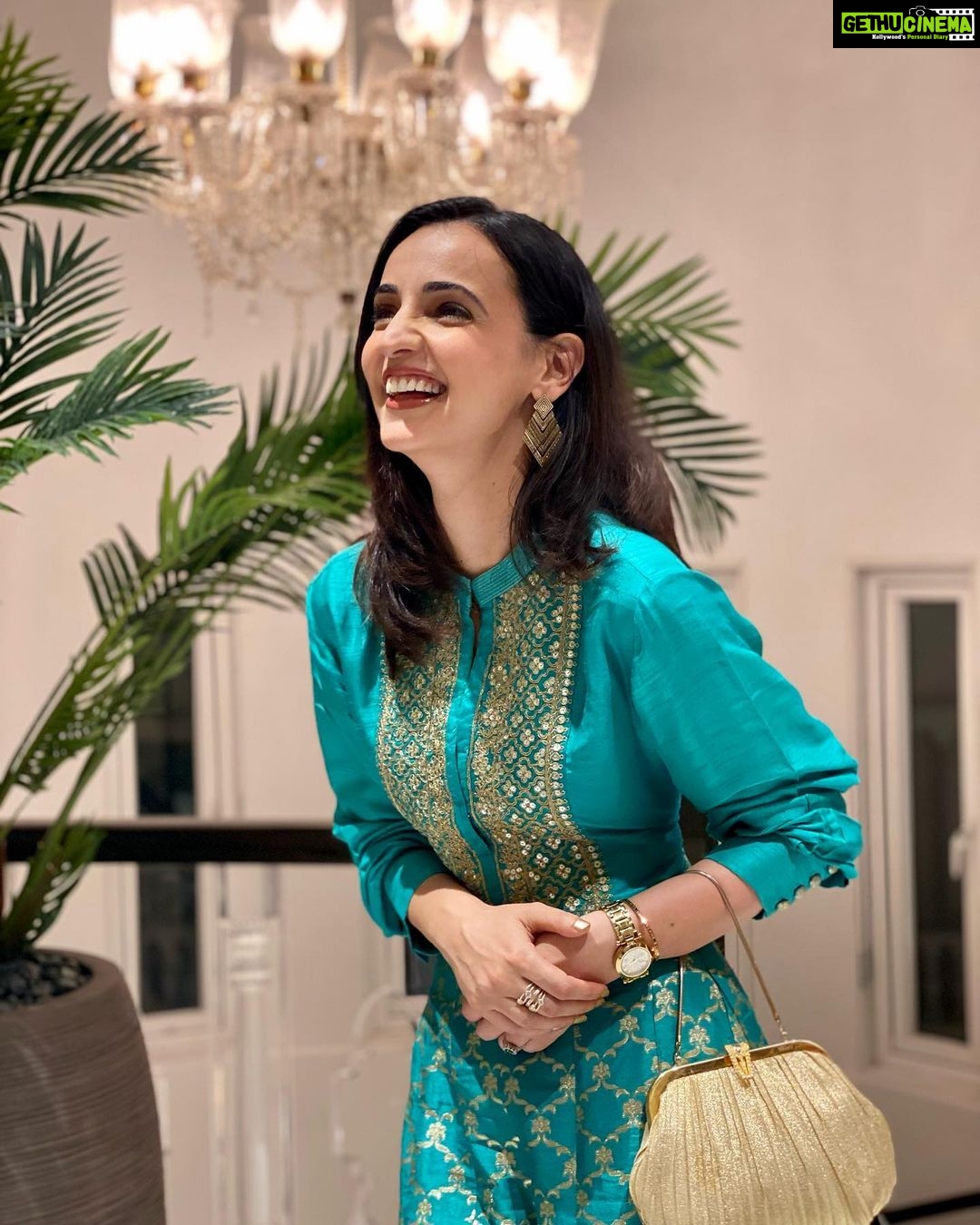 Sanaya Irani Instagram - In picture 1 I was told by @hegdeg to look at the stars ⭐️ that are shining bright for me. Picture 2 is basically my reaction to me standing indoor 😂😂.