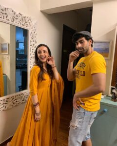 Sanaya Irani Instagram - Just a couple of mad hatters. Happy 40th my beautiful friend. I love that we had to take last minute fake candids so I would have a pic to post on your bday, but I guess that just means we r so busy having a good time that pictures just take a back seat. Here’s wishing you a lifetime of happiness, peace of mind, success in whatever you choose, better communication skills and fewer mood swings on your special day. 🍻 to capturing many many more mental(pun intended)pictures . Have a wonderful day you beautiful soul may you always be surrounded by mountains ⛰ and one day build your dream on top of it. Love you forever @iakshaydogra because you are #friendslikefamily ❤️❤️.