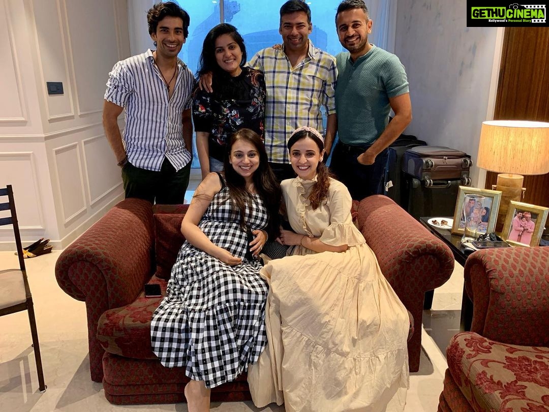 Sanaya Irani Instagram - It was a perfect Sunday 😀😀. #twodecades #goodtimes @gautam.mukim @shikhagupta88 @aartisharma11 @itsmohitsehgal