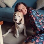 Sanaya Irani Instagram - Making the most of what I got 😊😊 and I got this cutieeee in lockdown 🥰🥰. #chiefiranisehgal #lifeinlockdown. Twinning in @snoozeinvanilla