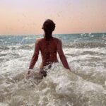 Sanaya Irani Instagram - Ocean drama 🌊 🌊. #lifeisbeautiful