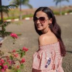 Sanaya Irani Instagram - Flowers and me ❤️❤️🌸🌸.