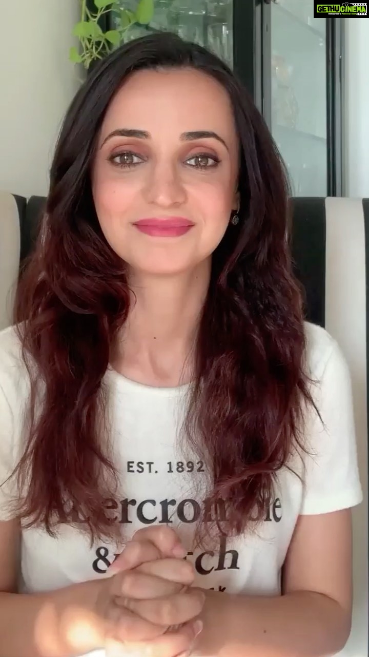 Sanaya Irani Instagram - The show, The Married Woman on ALTBalaji had me hooked from the word go. Every scene is so well thought out, so well written. It's a show that's worth watching because it's based on a very potent concept of individuality vs conditioning and I'm so happy that my friend, Ridhi plays the main character in this and she has done such an amazing job! All the other actors have performed so well that I've been left mesmerised by the show. So guys, just go and watch it today on @altbalaji for just Rs 100 for 3 months! @ektarkapoor @iridhidogra @monicadogra