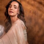 Sanaya Irani Instagram - Diwali with @sanayairani - Outfit: @houseofneetalulla Styled and Managed by: @ananyaarora2013 x @theboltpr Styling assistant: @mahekagandhi_16 📸 @ravii_dixit Mumbai, Maharashtra