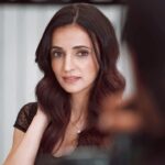 Sanaya Irani Instagram - Red hair is more like a crown that you never take off 👸🏻 @lorealpro_education_india @vaishakhi_haria @vipulchudasamaofficial & @shwetasahni.pro this hair makeover is the best you could give me! I absolutely love it and clearly am obsessed with it!! Guys, the launch was so much fun! We had some exciting live session with games and entertaining activities 😋 It's never too late to get a Red Cherie shade by @lorealpro What are you guys waiting for? Go get yourself a beautiful makeover ♥️ #lorealprofindia #redcherie @lorealpro