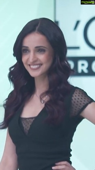 Sanaya Irani Instagram - Waited long to show you guys this one! Revealing the latest hair color trend of 2021 - Red Cherie by @lorealpro. ❤️ The shades are fabulous! I love my hair color! @lorealpro is truly a hair trend setter! If you are looking for a change, you must definitely try out the Red Cherie hair colour shades! The launch included some exciting games and chat session with @vaishakhi_haria @vipulchudasamaofficial & @shwetasahni.pro We even had a fun rampwalk to end the launch. 😍 You guys need to try out this hair trend and hop onto the trend 😋 Makeup by @venusferreira #lorealprofindia #redcherie @lorealpro @lorealpro_education_india